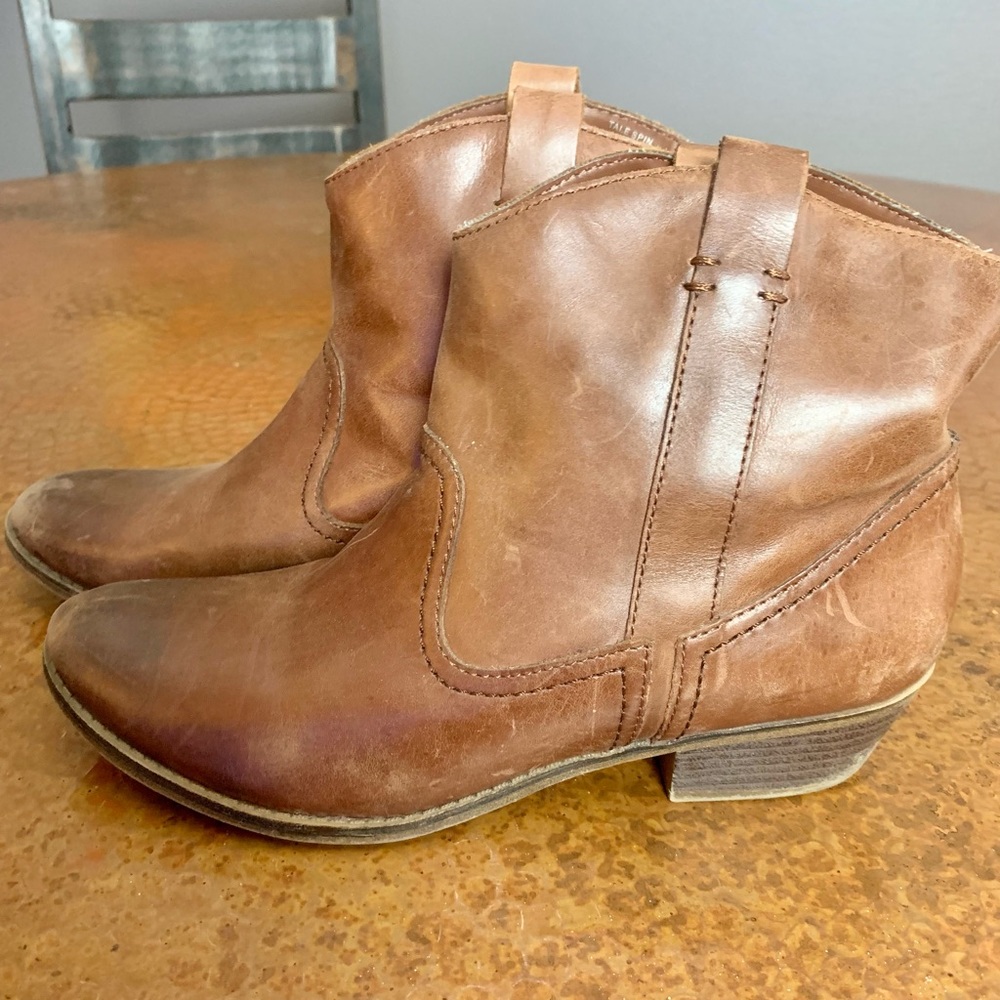 KENNETH COLE Leather Ankle Boots
